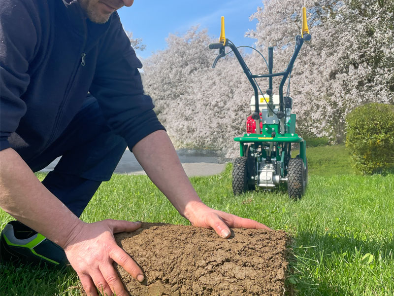 Active Levazolle 4WD per rimozione manto erbosto
