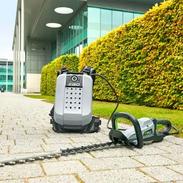 EGO HTX 7500 057470 - Kit Tagliasiepi con batteria caricabatterie e zaino portabatterie