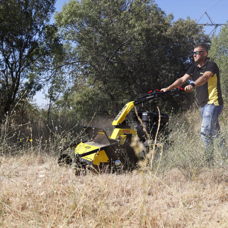 Garland Crusher 503 NRQG-V22 41-0226 - 69 cm Petrol Lawn Mower with 8.8 HP Engine