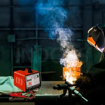 Ambientata Helvi Autostar 300 - Caricabatterie con Avviamento Portatile