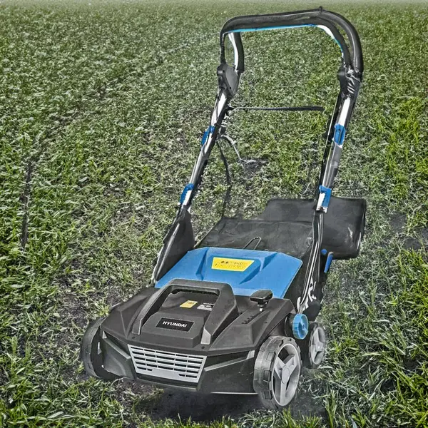 Hyundai 65485 - Spazzatrice Rasaere Prato Sintetico
