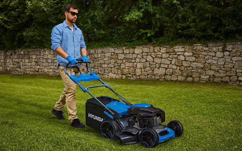 Hyundai 65870 - Tagliaerba Professionale a Benzina Trazionato 5,2 HP