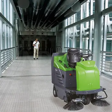 IPC 1280 - Spazzatrice Uomo a Bordo Industria Officina
