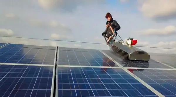 Spazzola Motorizzata Lavaggio Pannelli Fotovoltaici