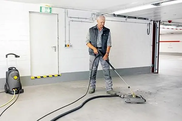 Lancia Lavapavimenti Karcher FRV 30