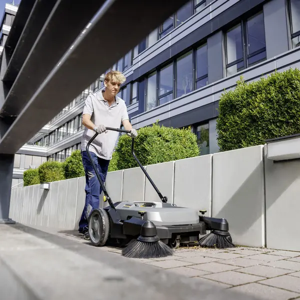 Karcher KM 70/20 C 2SB - Spazzatrice con Trazione a Spinta