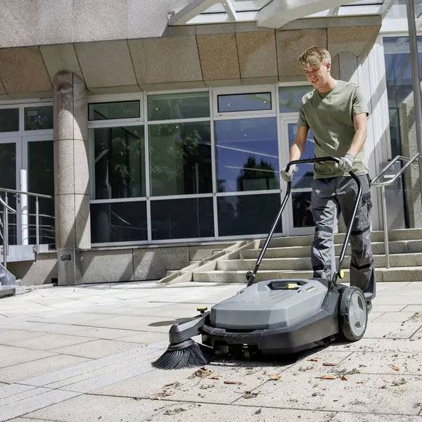 Karcher KM 70/20 C - Spazzatrice a Spinta 2800 m²