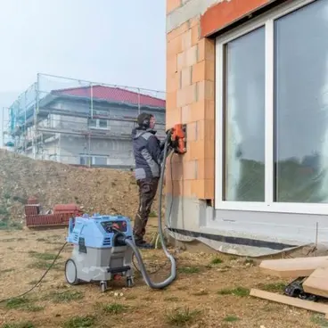Kranzle Ventos 32 L/PC - Aspirapolvere e Aspiraliquidi Ambientata utilizzo presa integrata