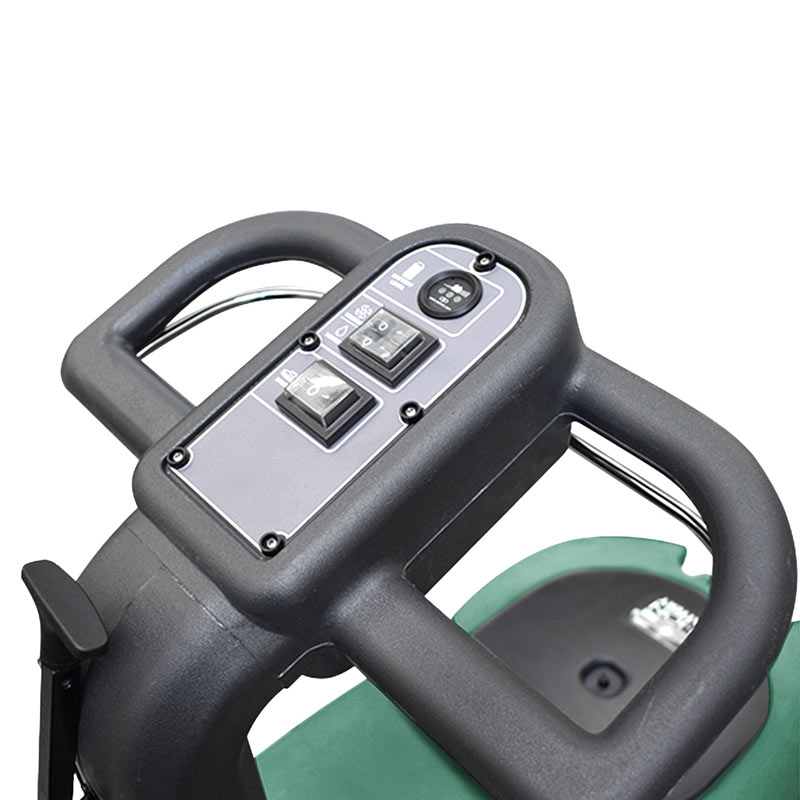 Détail des réservoirs et de la brosse de l'autolaveuse-sécheuse Lavor L1 36B