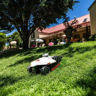 Mammotion Luba 2 AWD 10000X - Robot Rasaerba per prati in pendenza