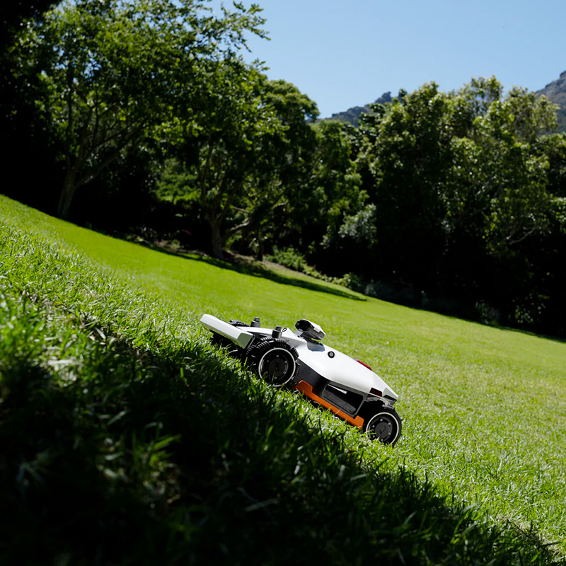 Mammotion Luba 2 AWD 5000X - 5000 m² Cordless Robotic Lawnmower