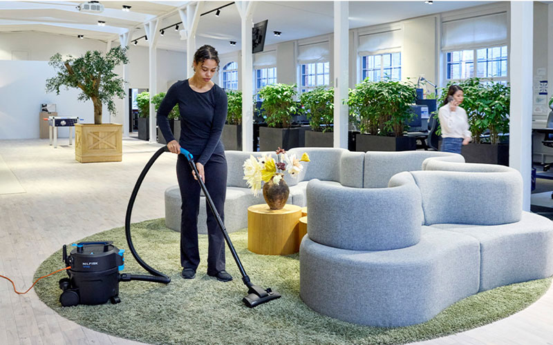 Nilfisk VP300 Hepa Basic - Aspirateur haute filtration pour hôtels, bureaux et magasins