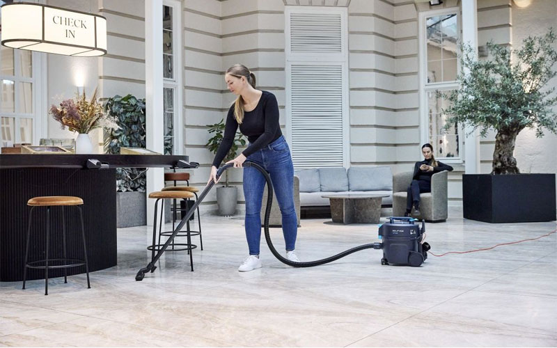 Nilfisk VP300 Hepa Basic - Aspirateur haute filtration pour hôtels, bureaux et magasins