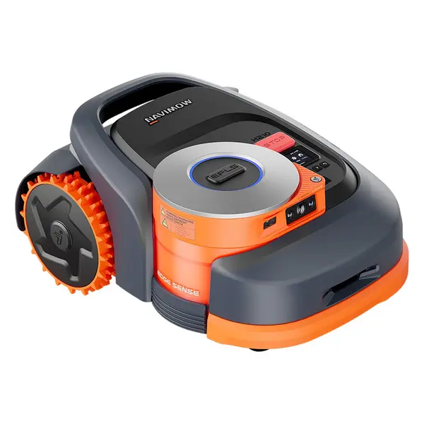 Robot rasaerba Segway Navimow H230E su prato verde