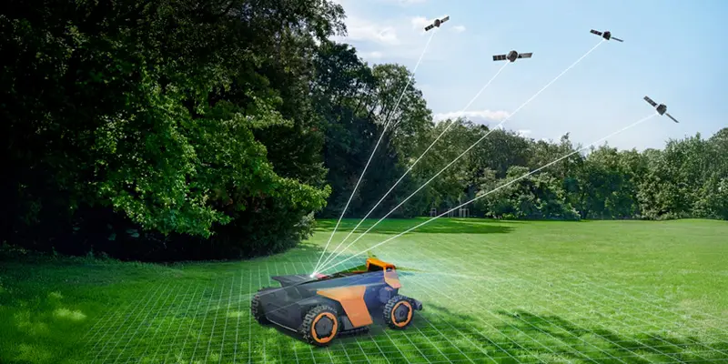 Sistema di taglio flottante del robot rasaerba Segway Terranox con 12 lame ad alta precisione