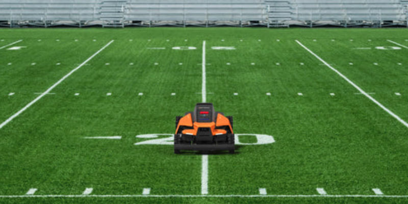 Robot rasaerba professionale senza filo perimetrale Segway Terranox per gestione aree verdi commerciali