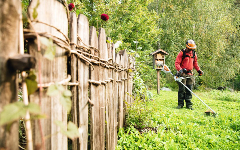Stihl FSA 130 - Decespugliatore a Batteria Professionale Ø 260 mm