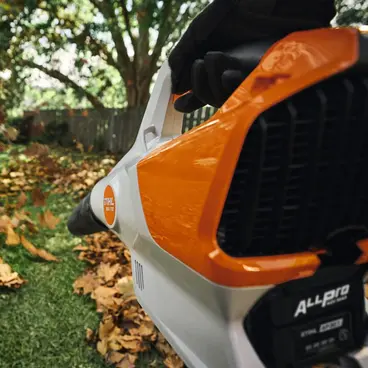 Stihl BGA 110 SET - Soffiatore Foglie Brushless Semi-Professionali con Batteria e Caricabatterie inclusi