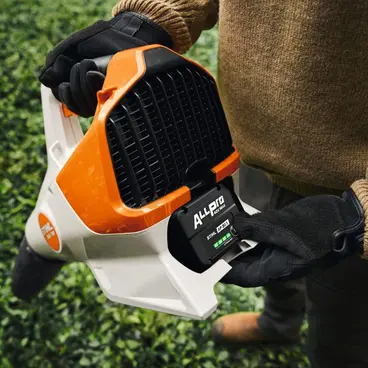 Stihl BGA 110 SET - Soffiatore Foglie Brushless Semi-Professionali con Batteria e Caricabatterie inclusi