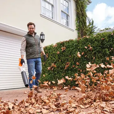 Stihl BGA 50 SET - Soffiatore Foglie 36V Leggero con Batteria e Caricabatterie inclusi