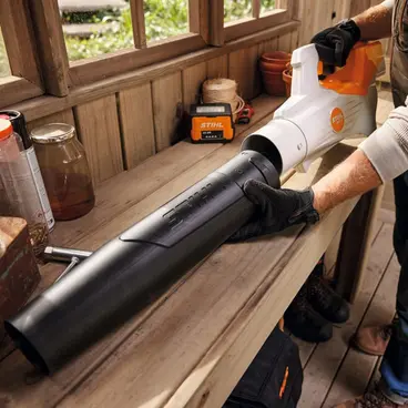 Stihl BGA 50 SET - Soffiatore Foglie 36V Leggero con Batteria e Caricabatterie inclusi