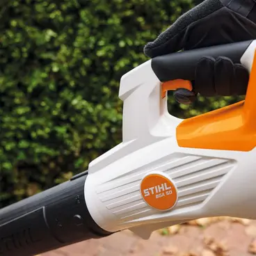 Stihl BGA 50 SET - Soffiatore Foglie 36V Leggero con Batteria e Caricabatterie inclusi