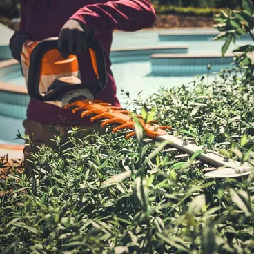 Stihl HSA 140 R KIT - Tagliasiepi 75 cm per Lavori Impegnativi completo di Batteria e Caricabatterie
